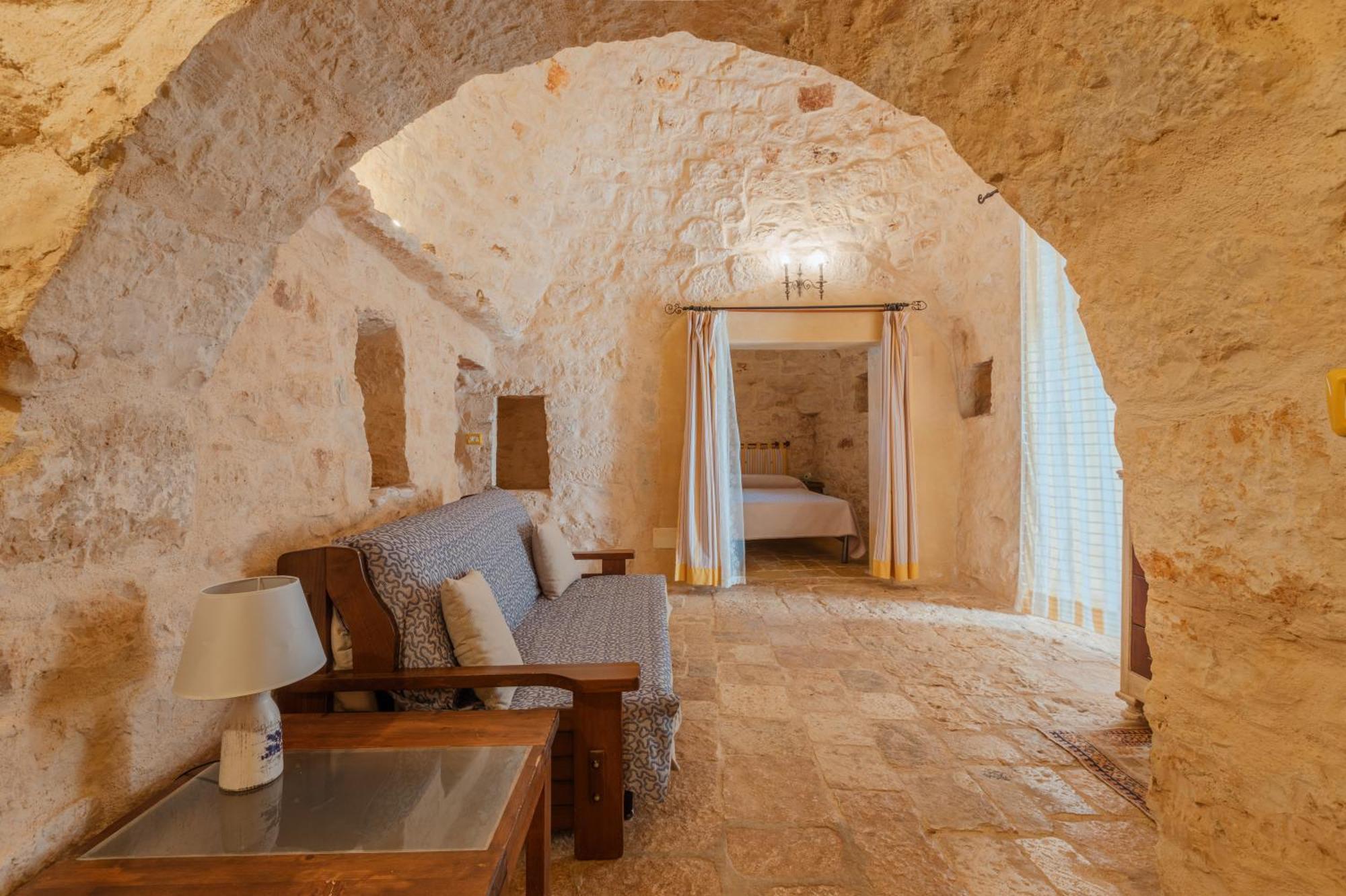 Trullo Tarantini Con Piscina Privata Leilighet Latiano Eksteriør bilde