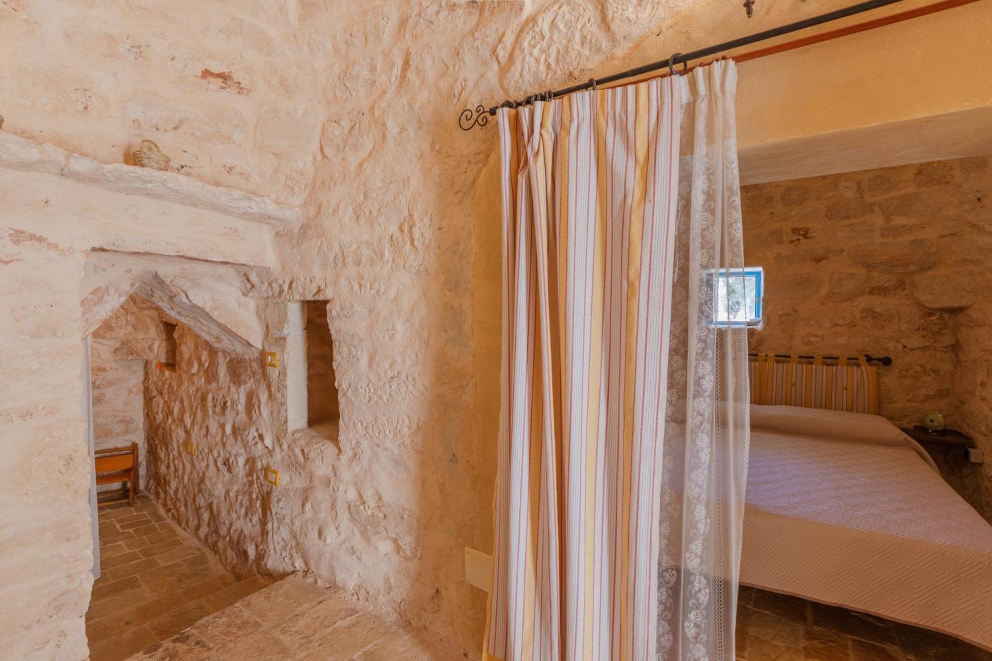 Trullo Tarantini Con Piscina Privata Leilighet Latiano Eksteriør bilde