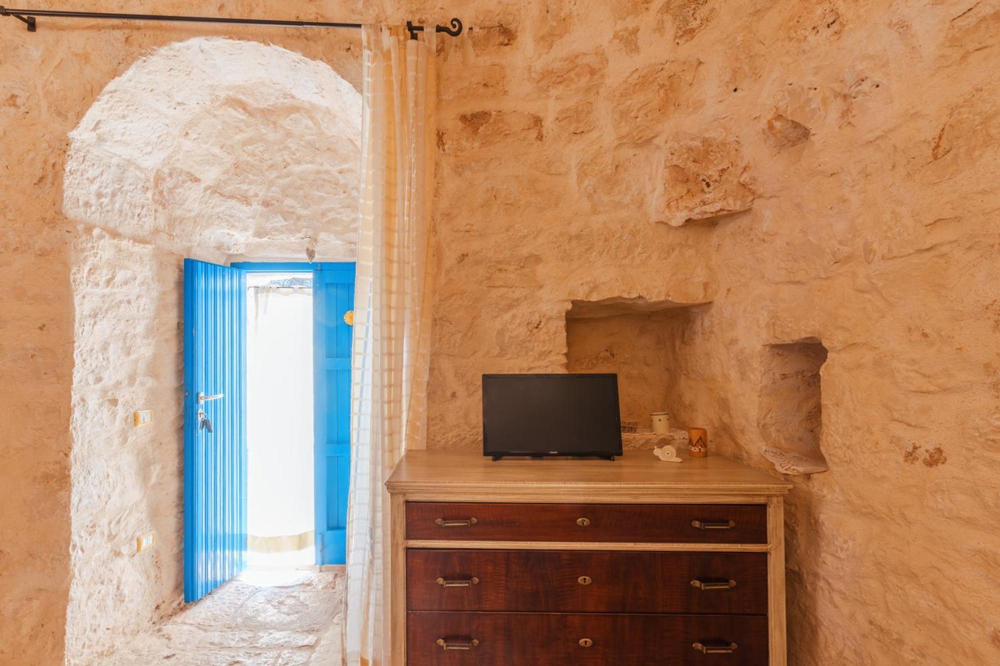 Trullo Tarantini Con Piscina Privata Leilighet Latiano Eksteriør bilde