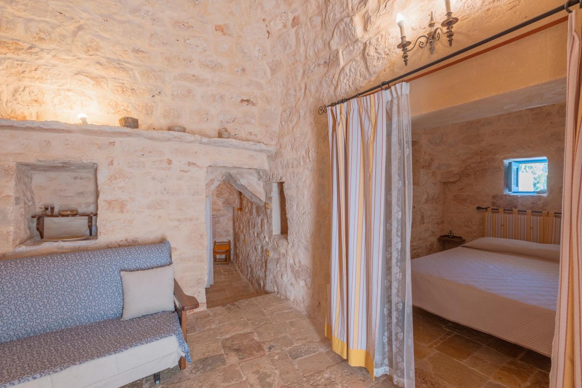 Trullo Tarantini Con Piscina Privata Leilighet Latiano Eksteriør bilde