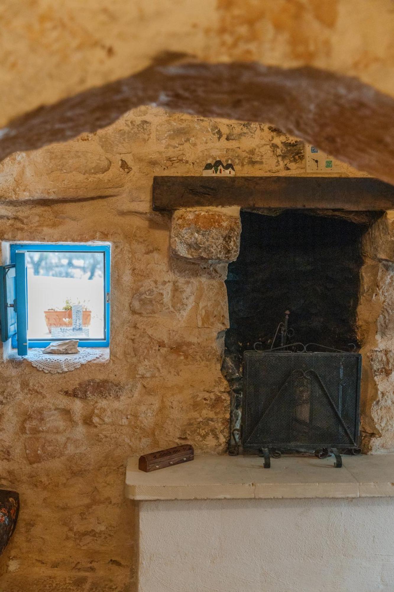 Trullo Tarantini Con Piscina Privata Leilighet Latiano Eksteriør bilde