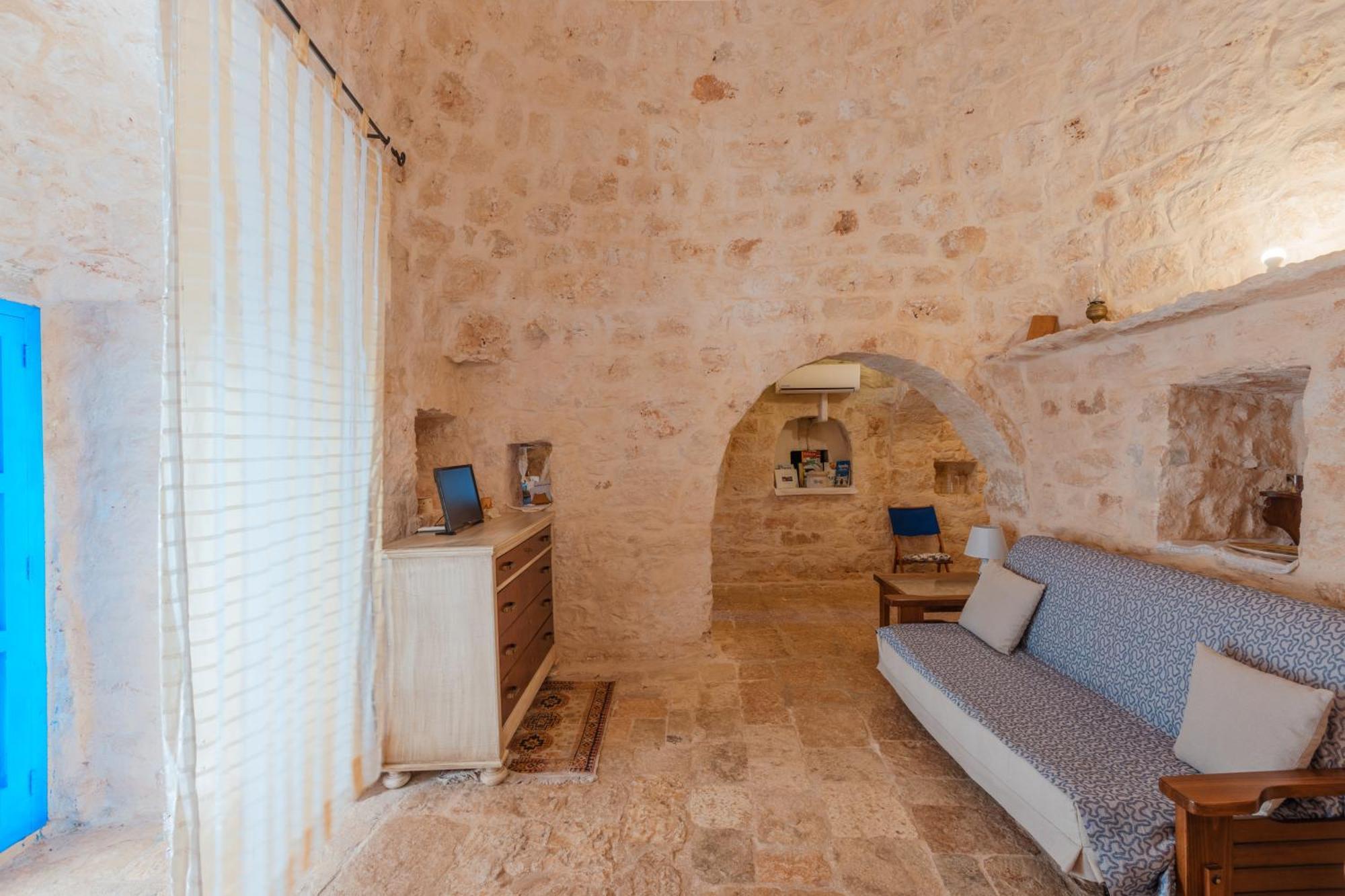 Trullo Tarantini Con Piscina Privata Leilighet Latiano Eksteriør bilde