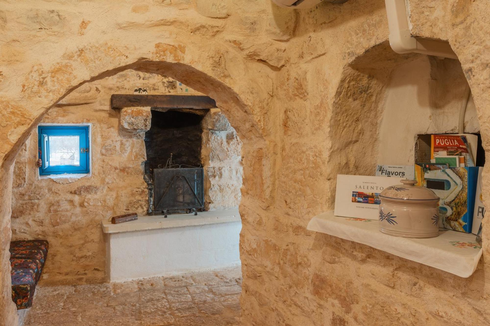 Trullo Tarantini Con Piscina Privata Leilighet Latiano Eksteriør bilde