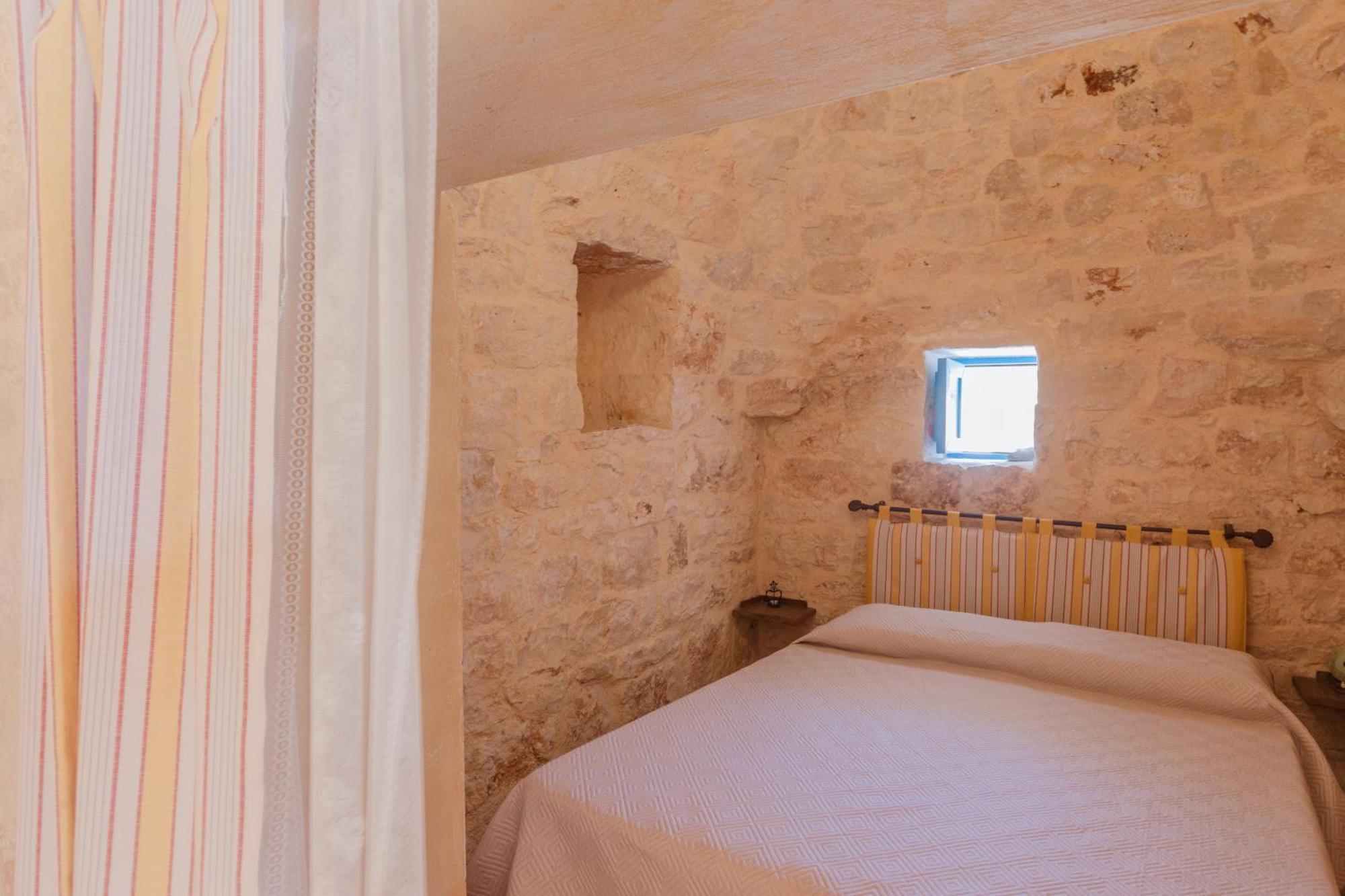 Trullo Tarantini Con Piscina Privata Leilighet Latiano Eksteriør bilde