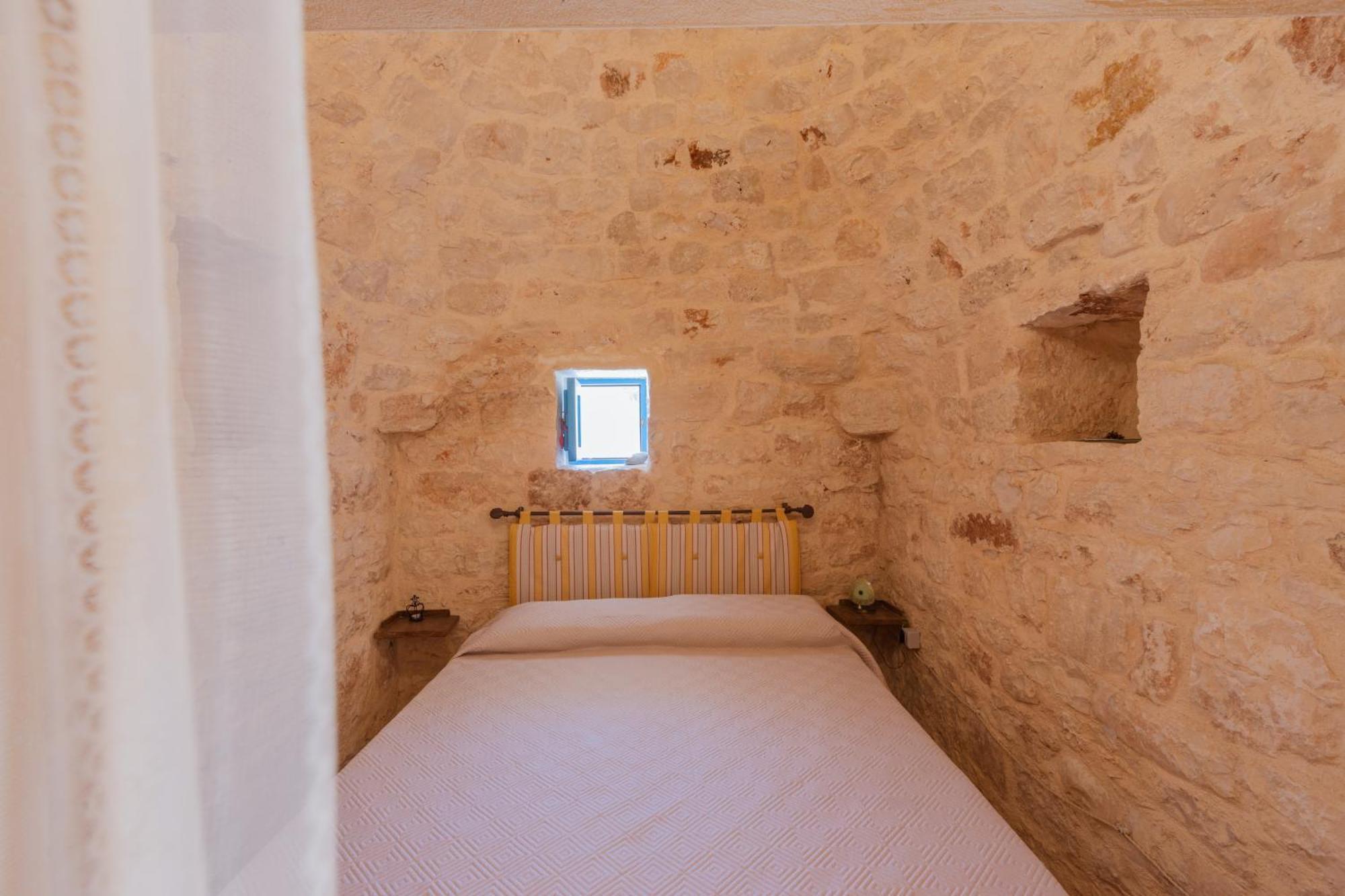 Trullo Tarantini Con Piscina Privata Leilighet Latiano Eksteriør bilde