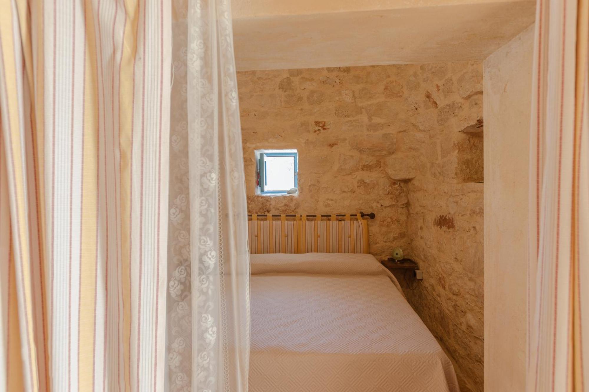 Trullo Tarantini Con Piscina Privata Leilighet Latiano Eksteriør bilde