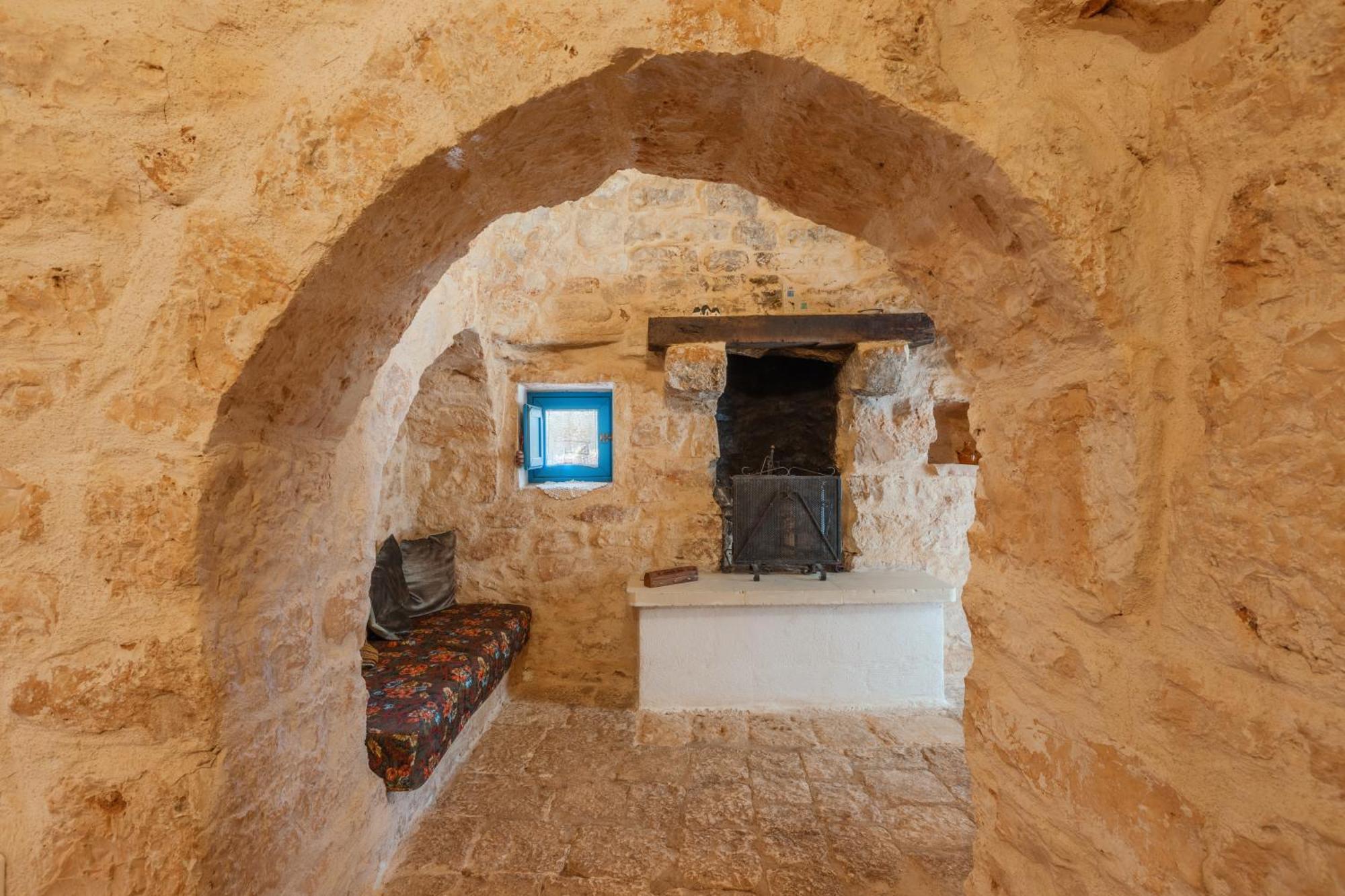 Trullo Tarantini Con Piscina Privata Leilighet Latiano Eksteriør bilde