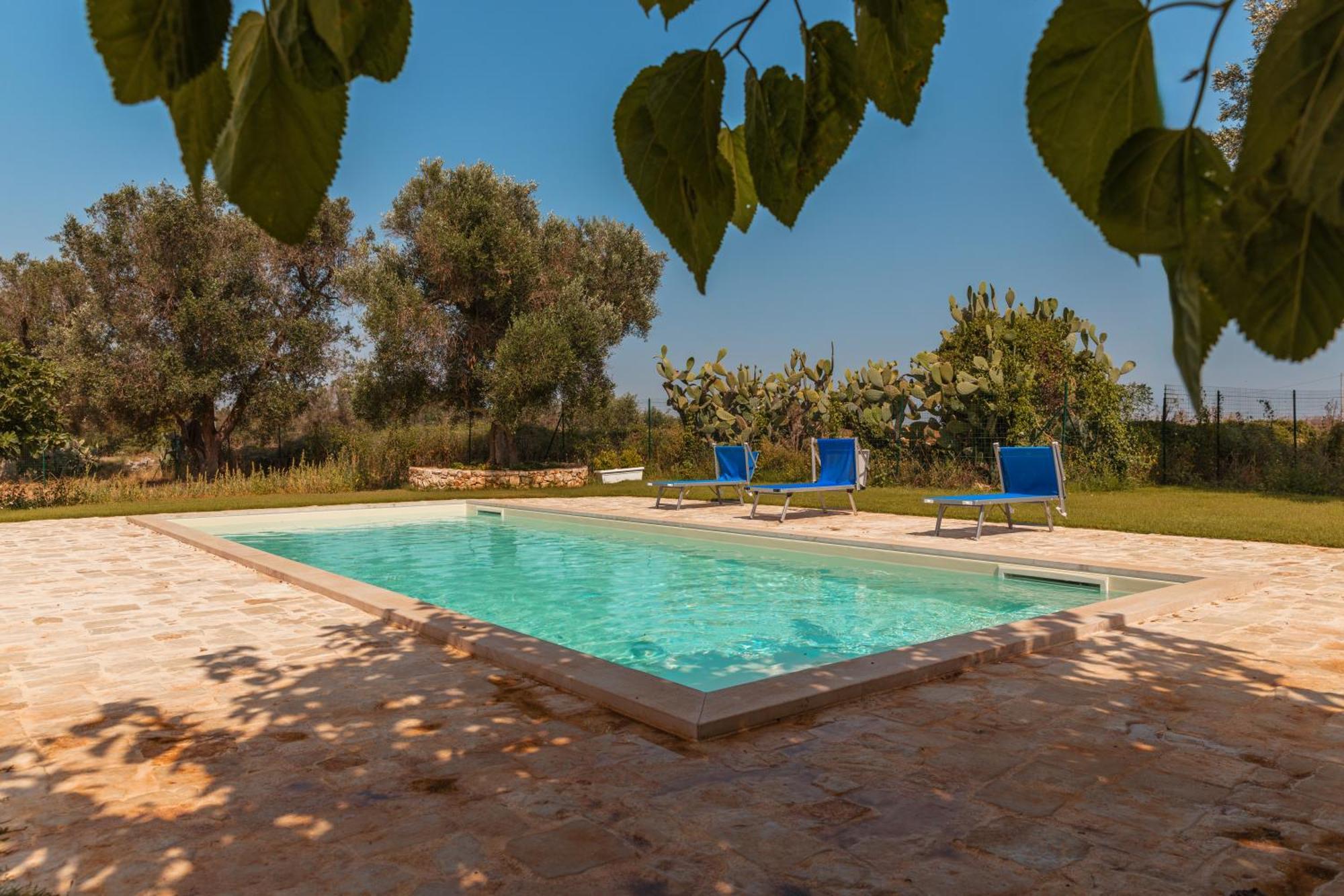 Trullo Tarantini Con Piscina Privata Leilighet Latiano Eksteriør bilde