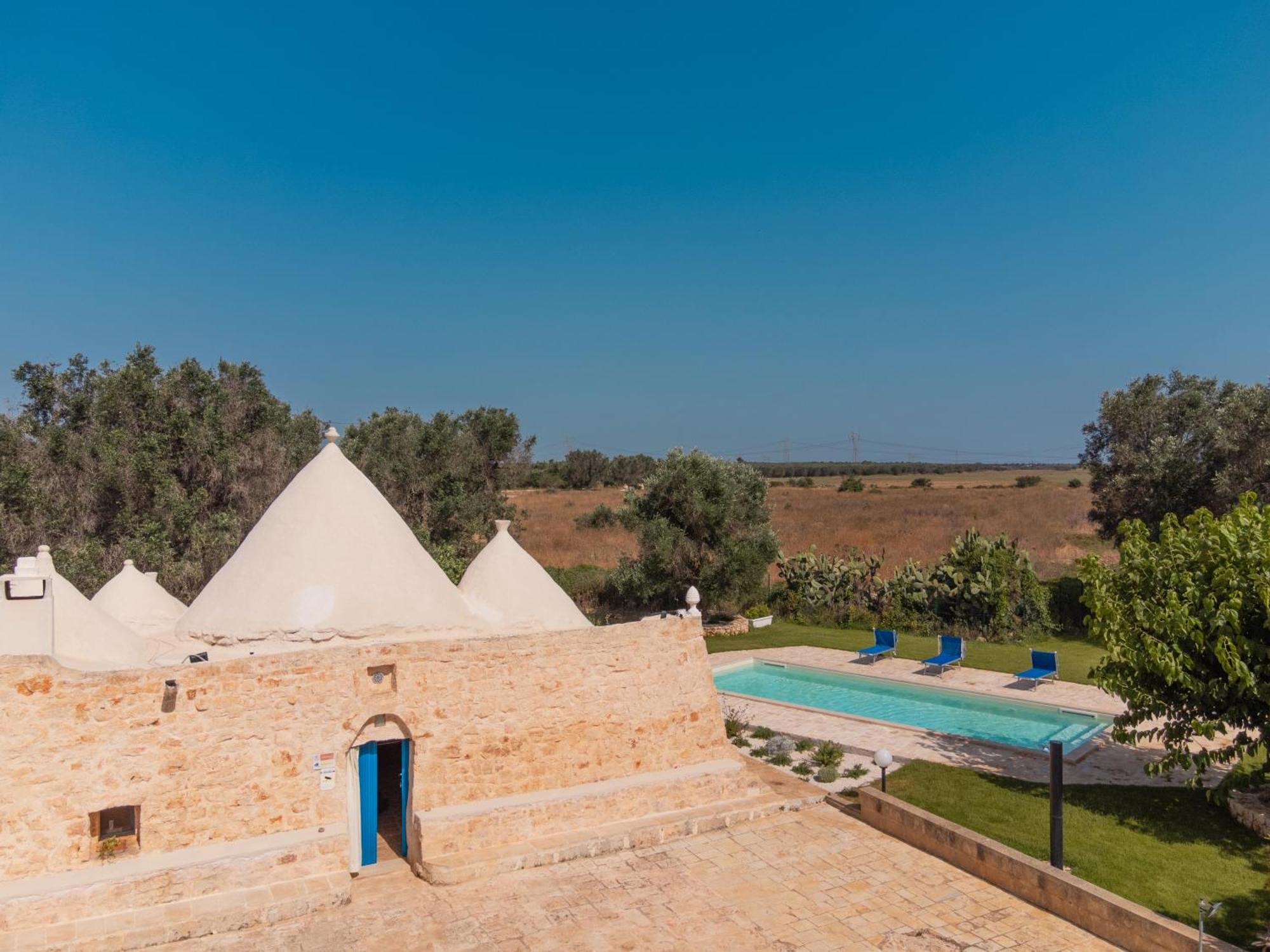 Trullo Tarantini Con Piscina Privata Leilighet Latiano Eksteriør bilde