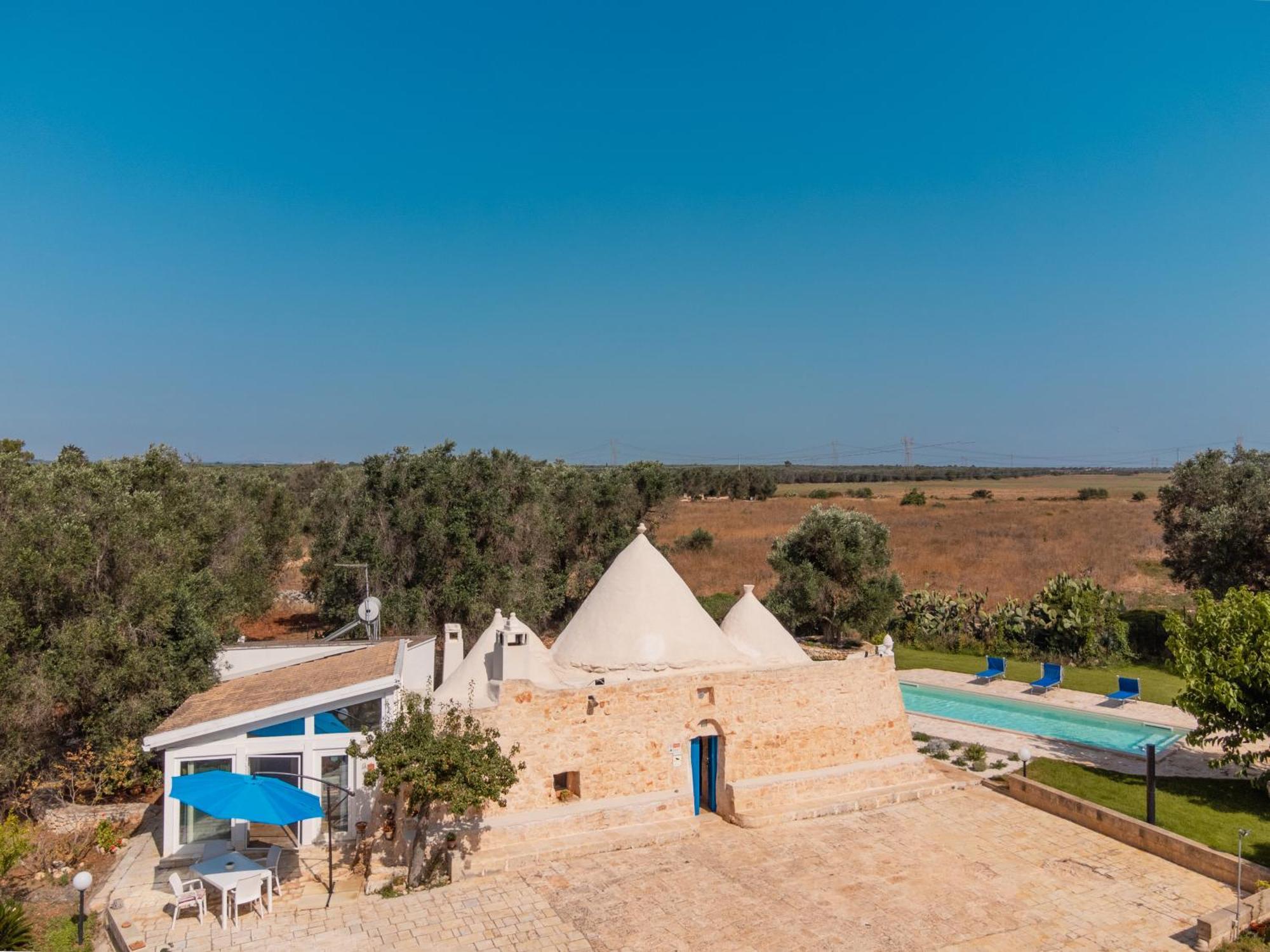 Trullo Tarantini Con Piscina Privata Leilighet Latiano Eksteriør bilde